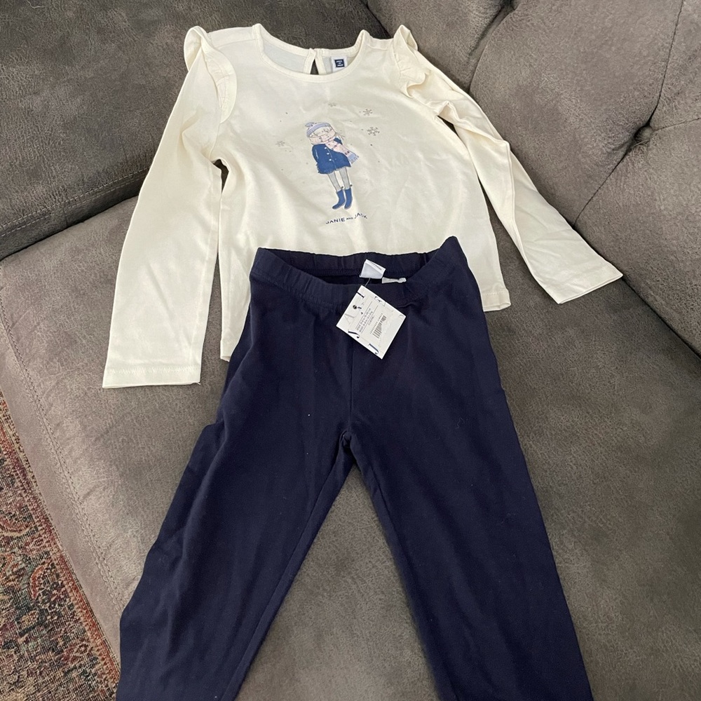 Little girls set ! Never worn . Size 4 - Picture 2 of 3